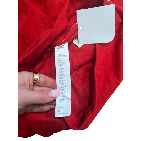 Fabletics Girl's Red Sun Chaser 3" Shorts Athletic Gym Activewear Size S NWT - Picture 4 of 4